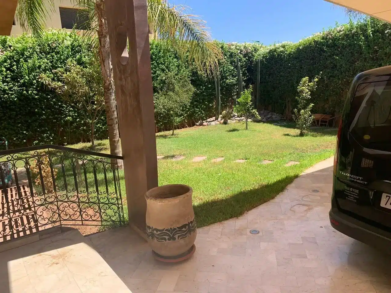 Furnished contemporary villa with landscaped garden for rent in Marrakech