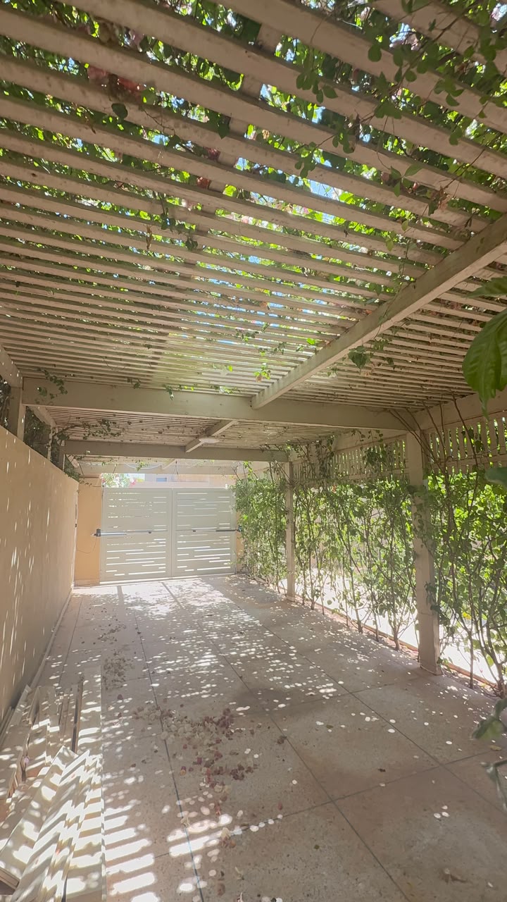 Off-Market Four-Suite Villa near Amelkis Golf — 2