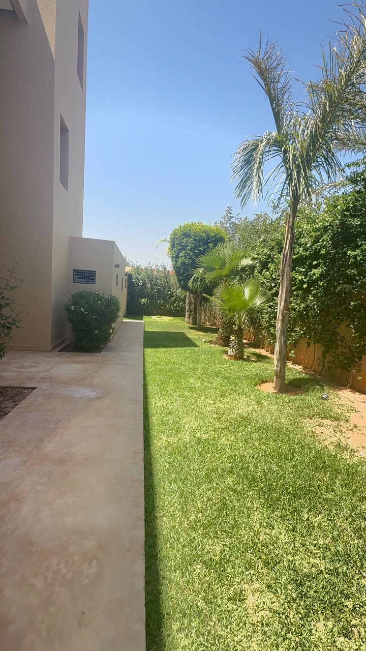 Off-Market Four-Suite Villa near Amelkis Golf — 3