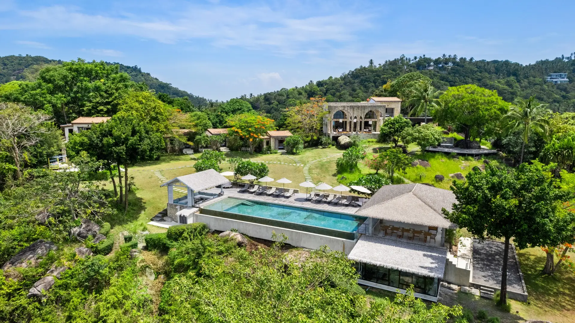 House of Koh Koon luxury estate overlooking the sea in Koh Samui