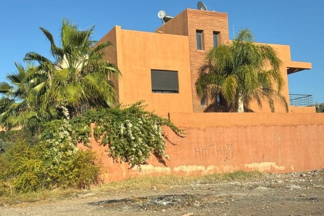 462 m² Dual-Frontage Land near Marrakech Airport — 2
